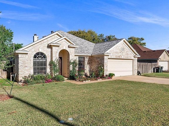 2nd image of 302 Debora Dr