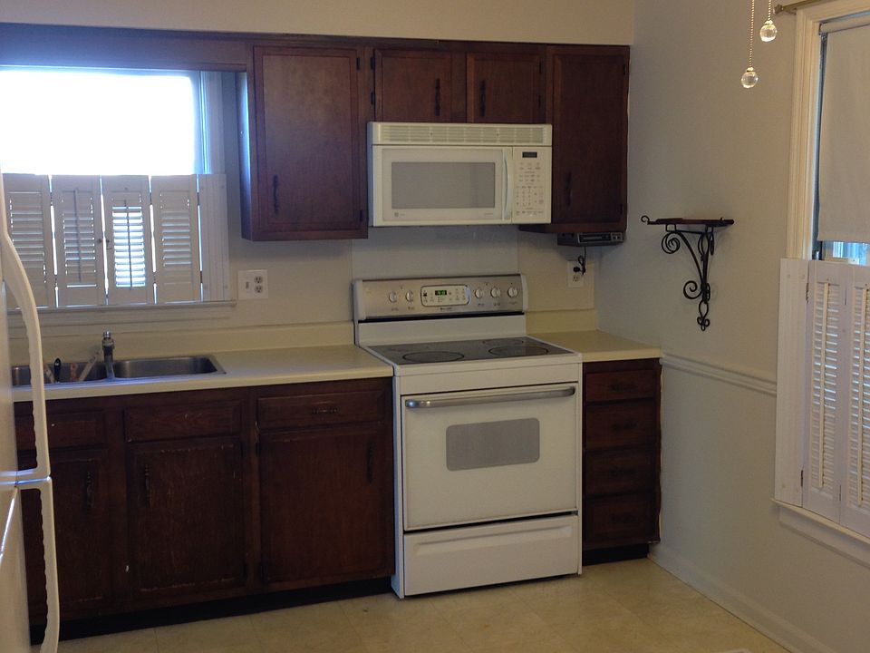 2nd image of 1824 Carlton Dr