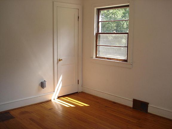 4th image of 115 Forest Ln