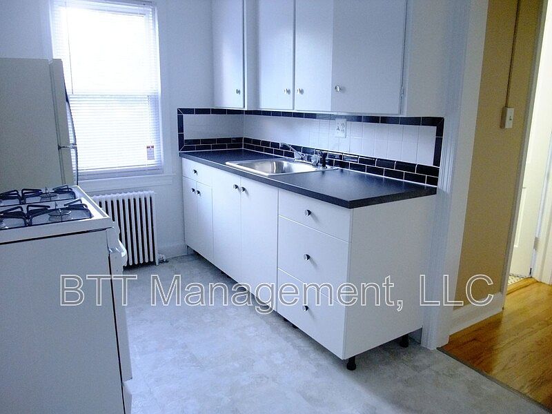 1st image of 8210 Greenwood Ave APT 3