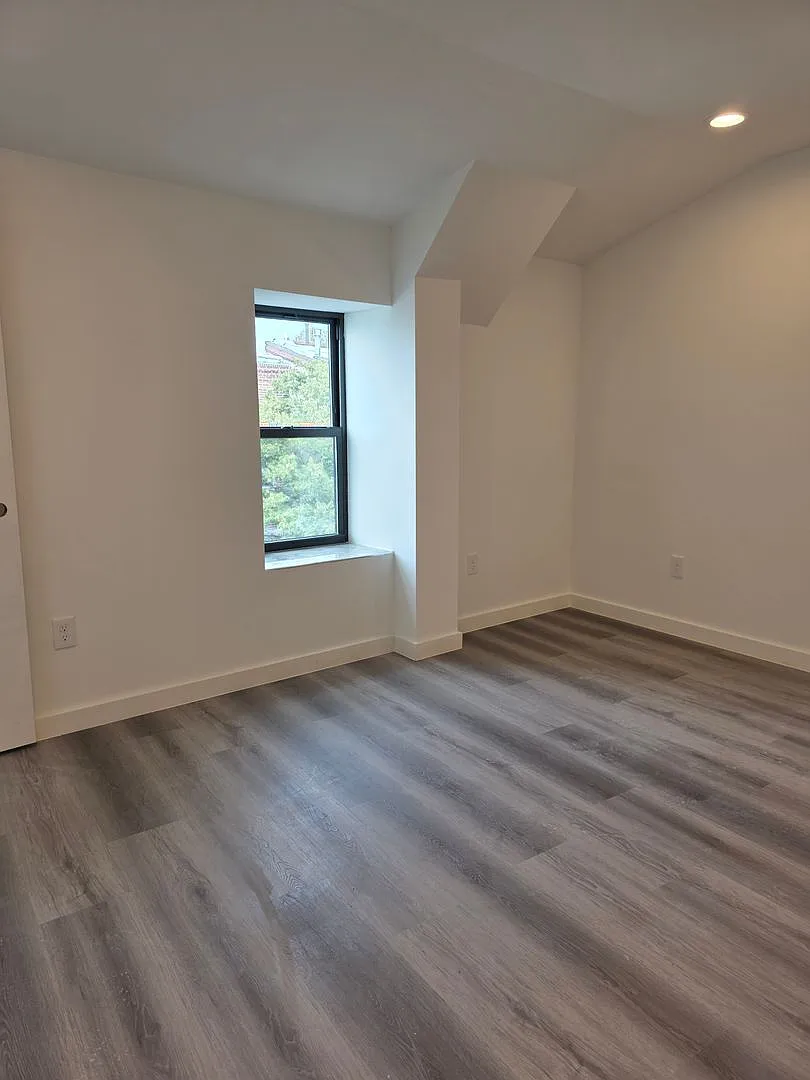 543 Washington Ave — Photo 4