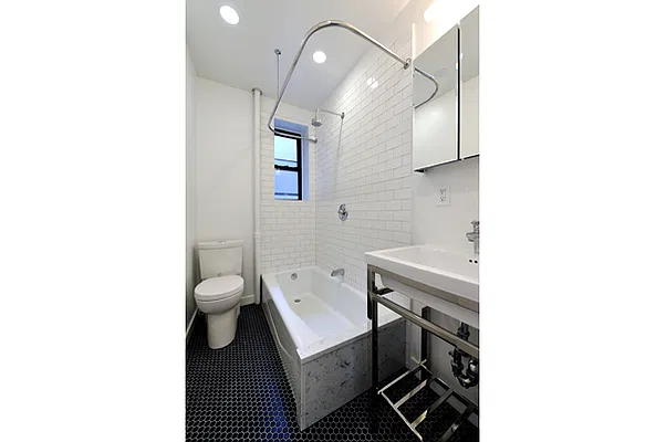 Rented by Aether Property Group | media 22