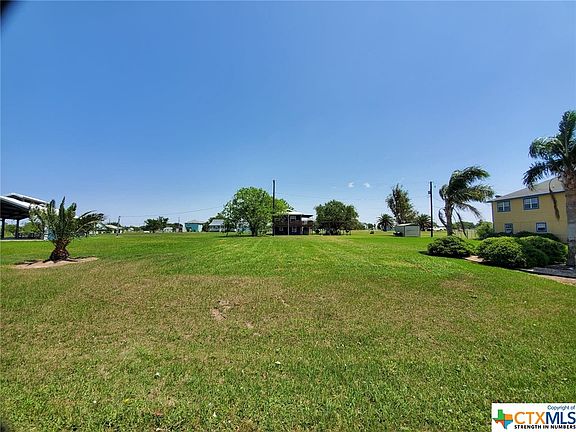 5th image of 925 W Bayshore Dr