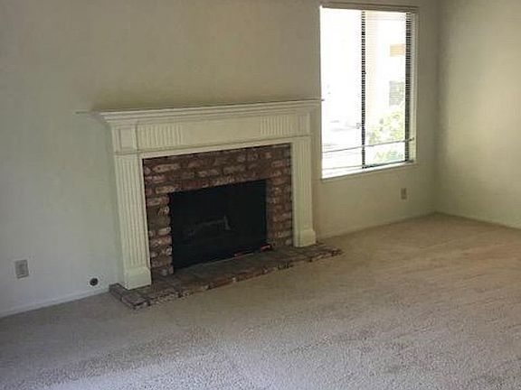 5th image of 20601 Oak Creek Ln