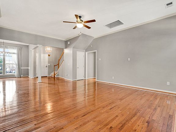 3rd image of 10 Green Bank Ln