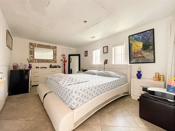 5th image of 1331 NW 171st St