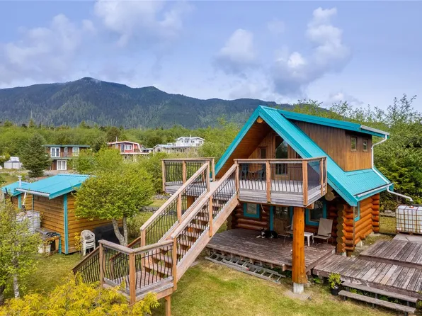 1082 6th Ave, Ucluelet, BC V0R