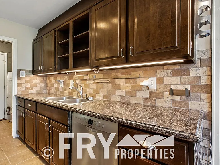 2801 S Cherry Way — Photo 10