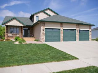 4841 Woodhaven Dr S, Fargo, ND 58104