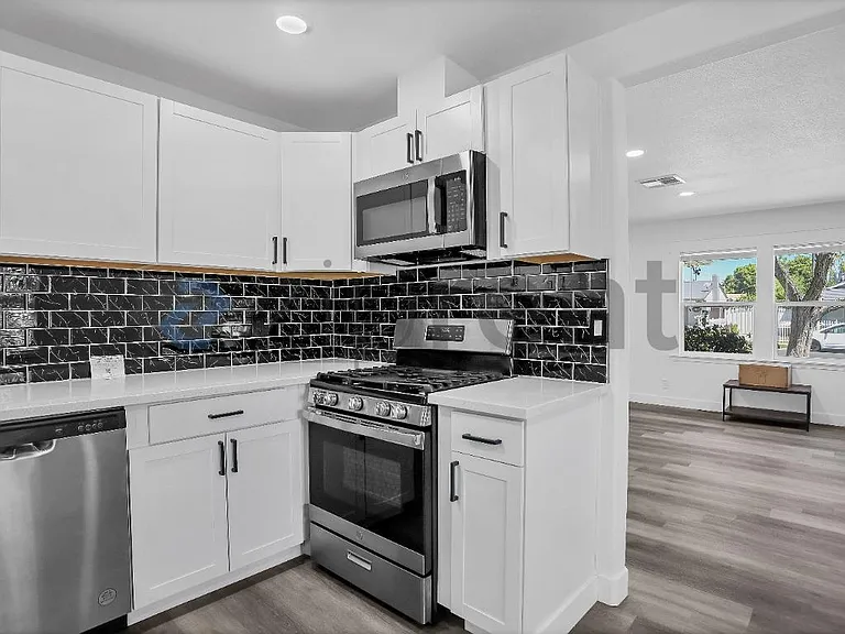 503 W Fountain Way — Photo 12