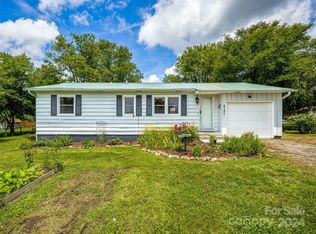 5121 Howard Gap Rd, Flat Rock, NC 28731