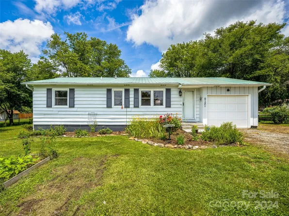 5121 Howard Gap Rd, Flat Rock, NC 28731