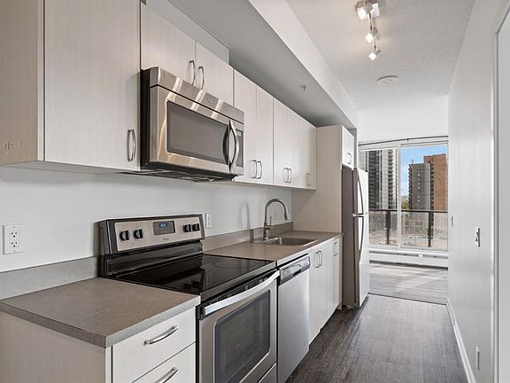 4th image of 450 W 8th Ave SE #712