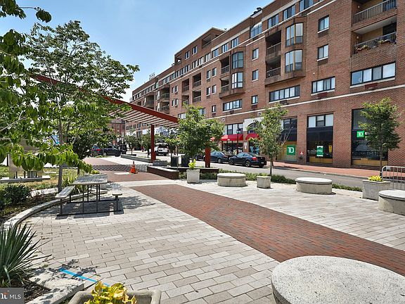 2nd image of 200 Lombard St #10-729
