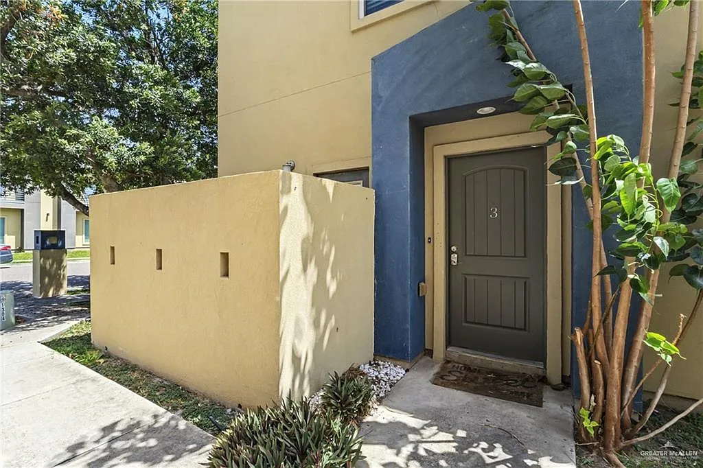 2 bed, 2.5 bath, 1170 sqft, $1,350 — Photo 3