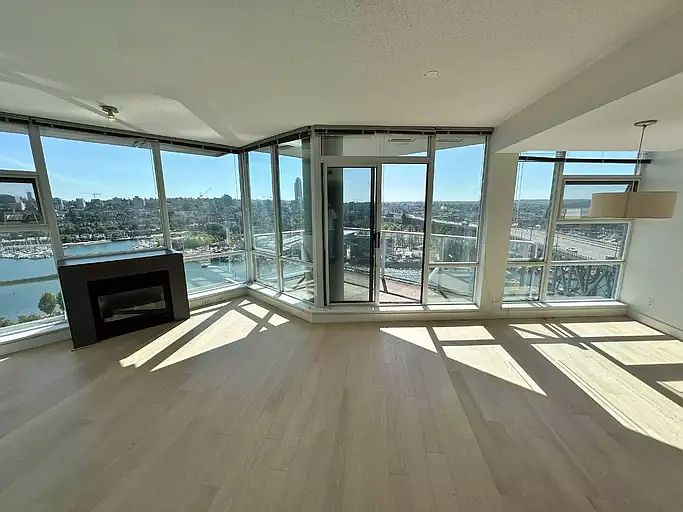 1st image of 638 Beach Cres
