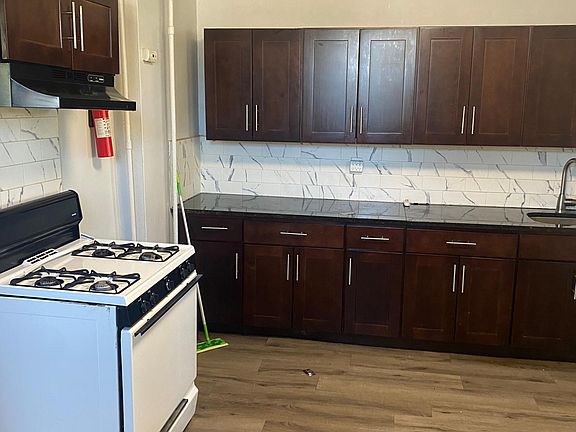 5th image of 381 1/2 Central Ave #2B