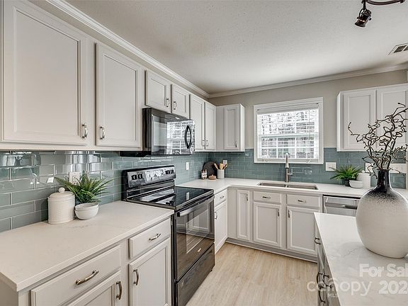 5th image of 13905 Allison Forest Trl
