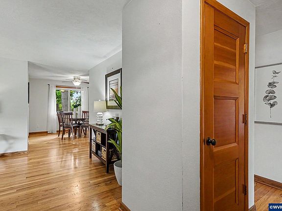 5th image of 3760 Hillview Dr SE