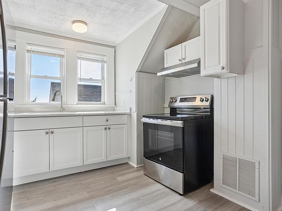 5th image of 33-35 Jackson St #2B-1Ba-950Sqft