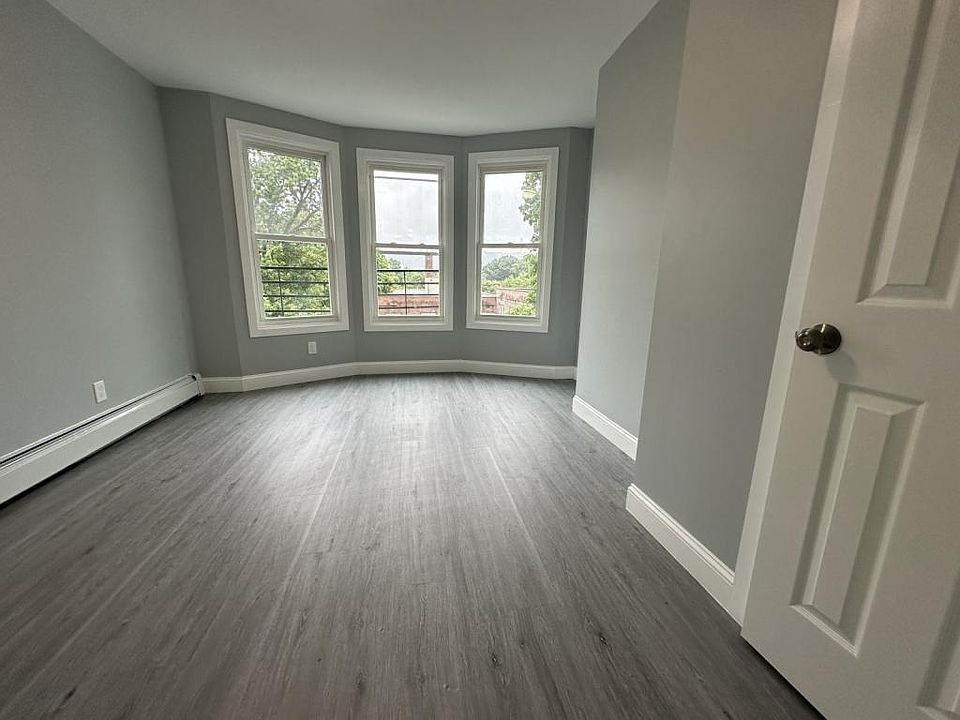 1st image of 288 Woodworth Ave