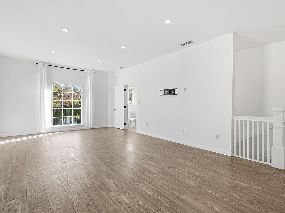 1st image of 455 S Rexford Dr #1/2