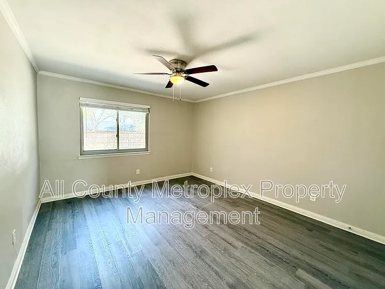 2107 Rockwood Dr — Photo 8