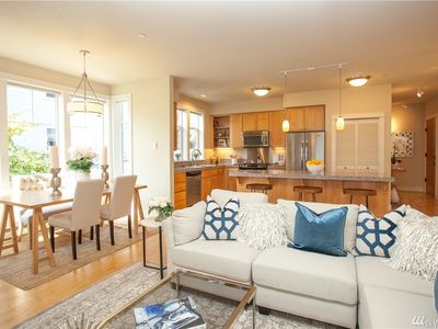 10403 NE Seaborn Rd, Bainbridge Island, WA, 98110