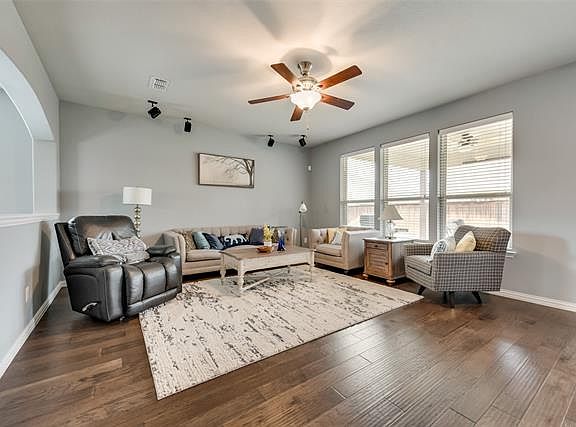 3rd image of 111 Queensgate Dr