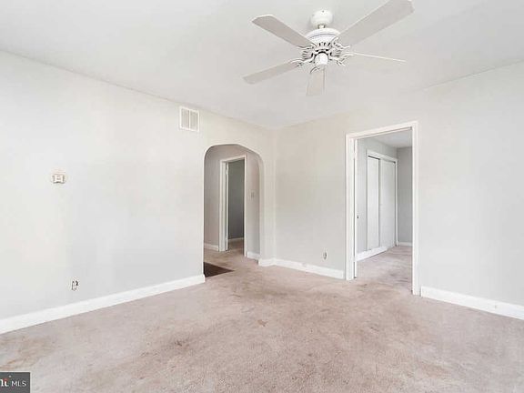 4th image of 409 Maple Ln NW
