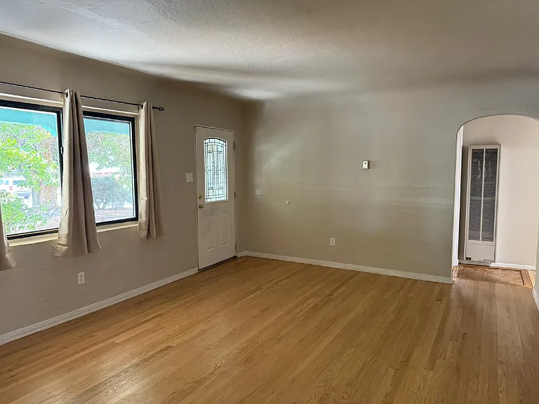 412 Laguayra Dr NE — Photo 6