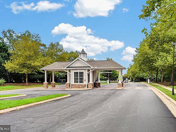 2nd image of 20759 Crescent Pointe Pl