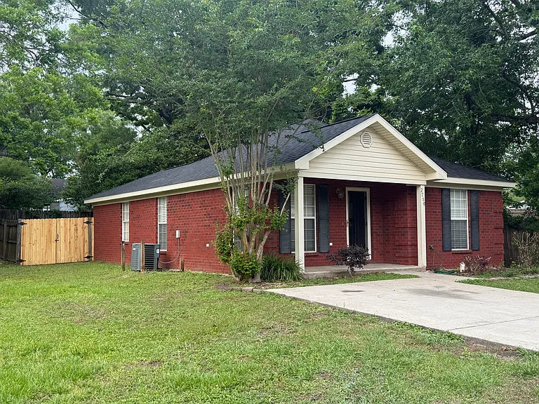 2710 Betbeze St — Photo 23
