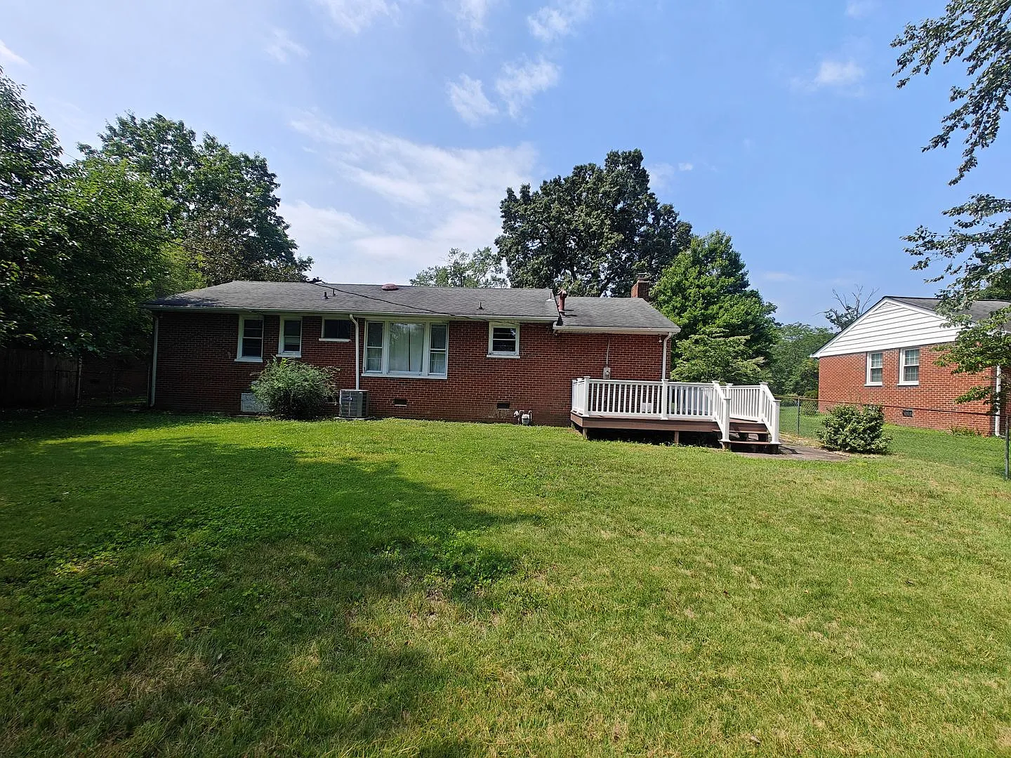 3 bedroom home in Henrico — Photo 4