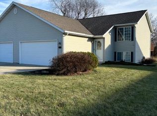4532 Woodgate Dr, Janesville, WI 53546