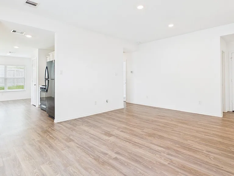 1300 Winding Willow Dr — Photo 4