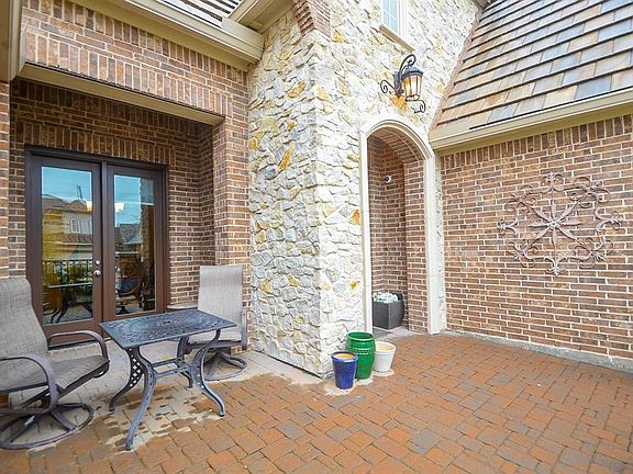 2nd image of 28 Quiet Vista Dr