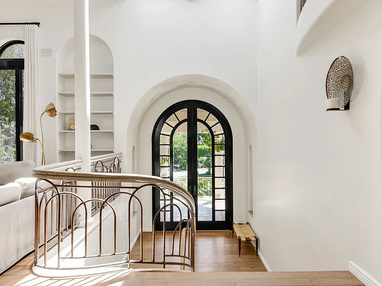 28899 Cliffside Dr — Photo 32