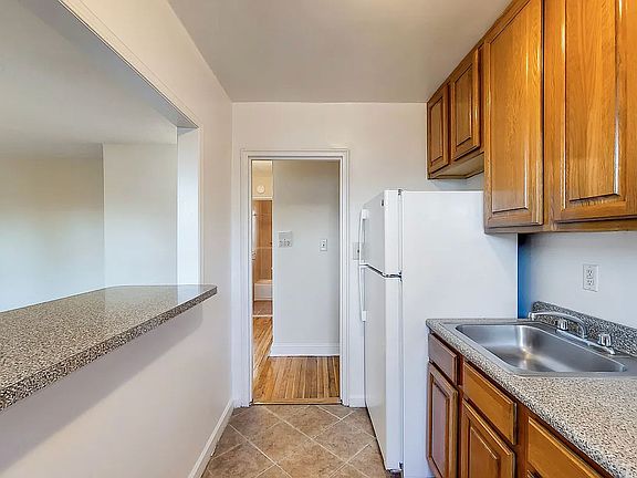 3rd image of 20-36 24th St #2A