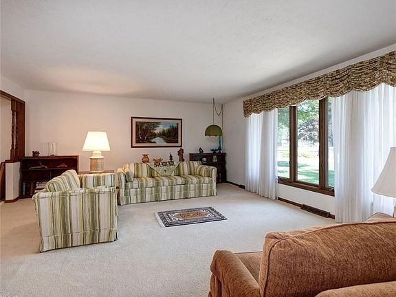 3rd image of 37470 Bunker Hill Dr