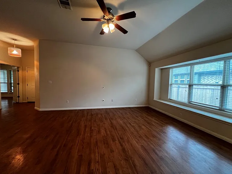 2708 Cottonwood Shores Dr — Photo 8
