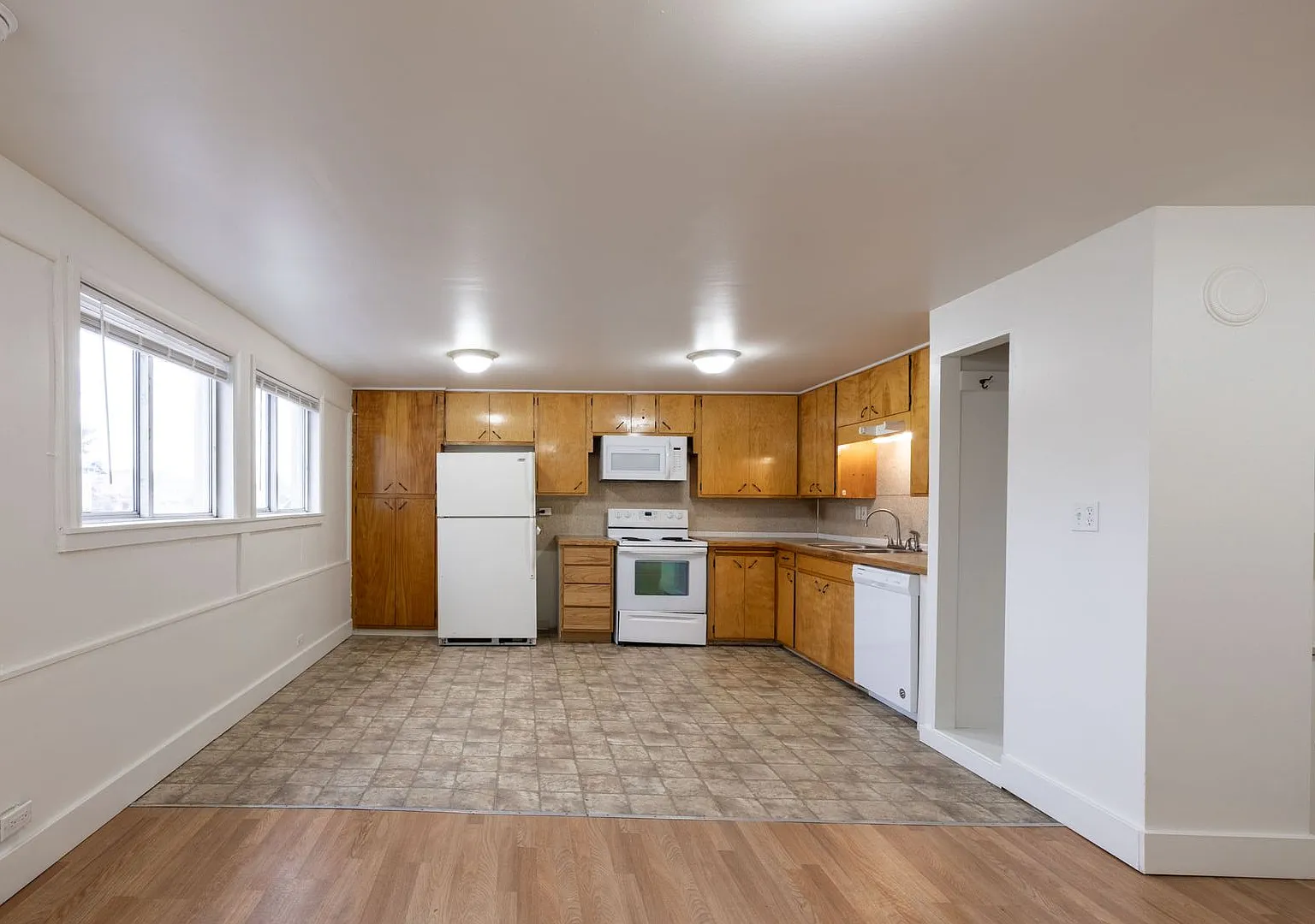 2 bed, 1.0 bath, 900 sqft, $995 — Photo 3