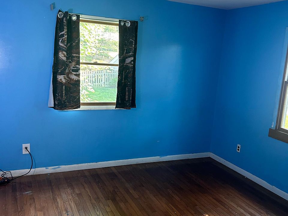 2nd image of 12 Carousel Ct #C