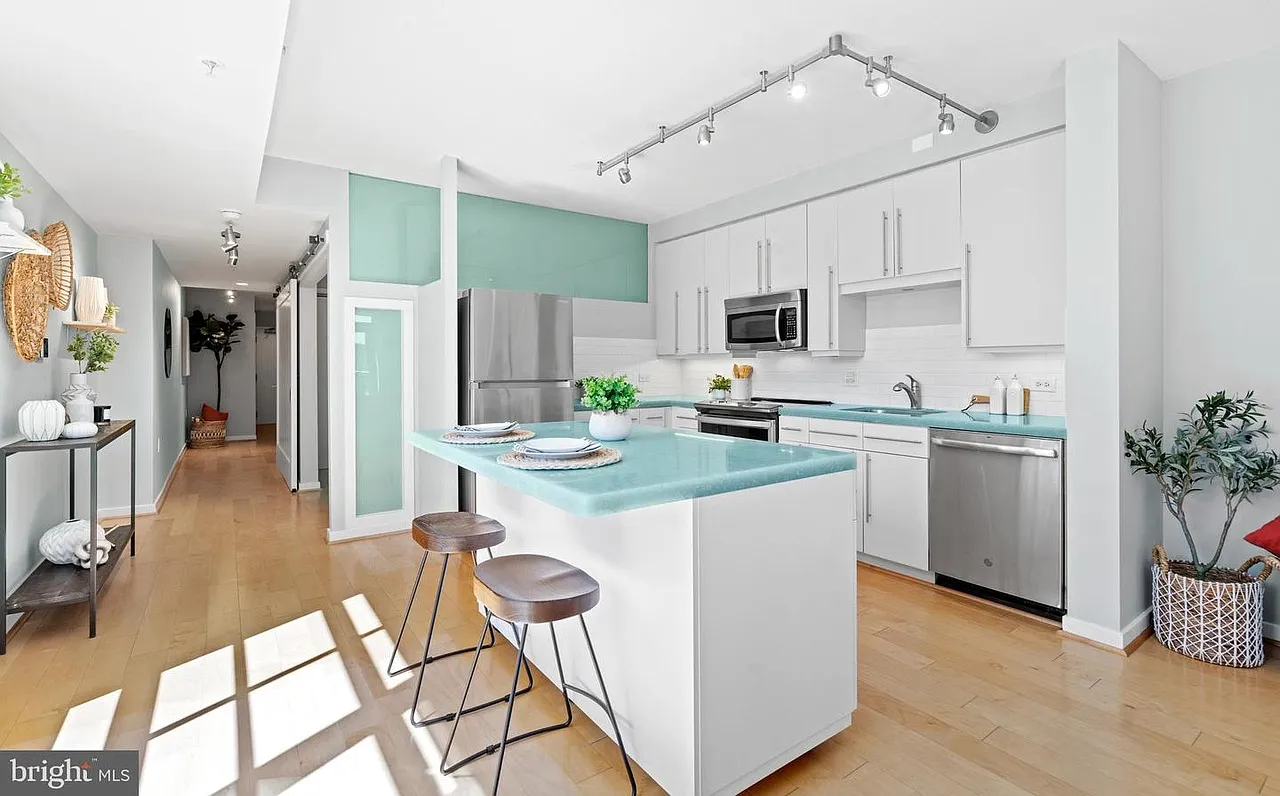 1 bed, 868 sqft, $3,500 — Photo 2