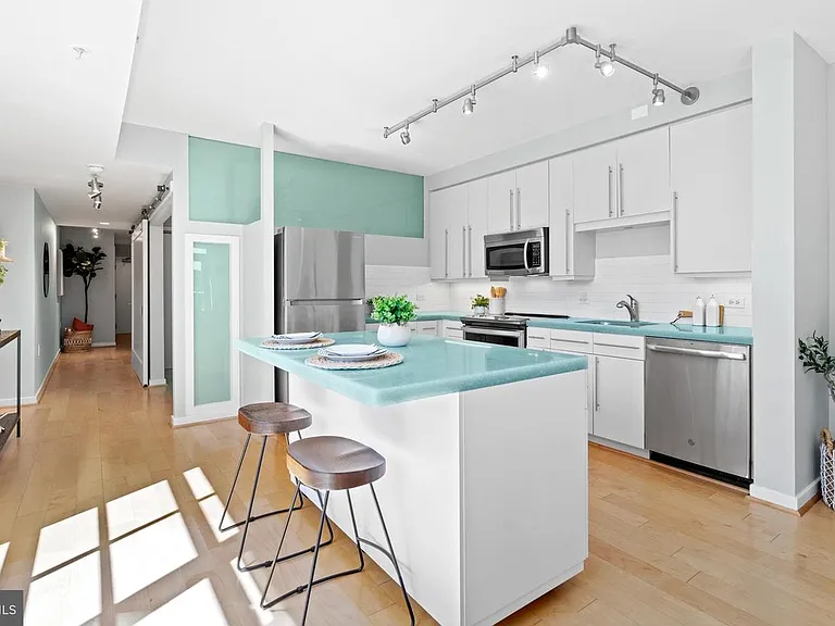 437 New York Ave NW #418 — Photo 2