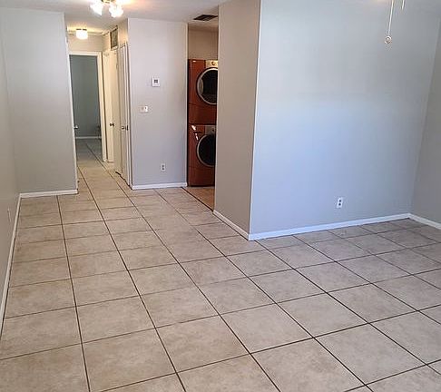 2nd image of 137 SE Jefferson Cir N