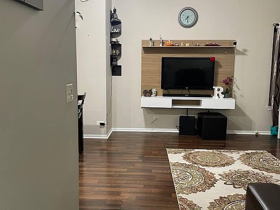 4th image of 970 S Darla Ct