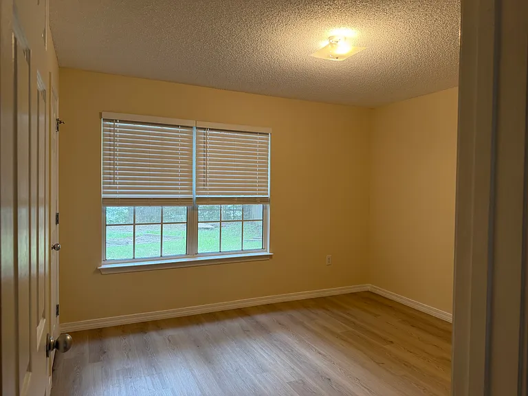 7558 Elizabeth Dr — Photo 13