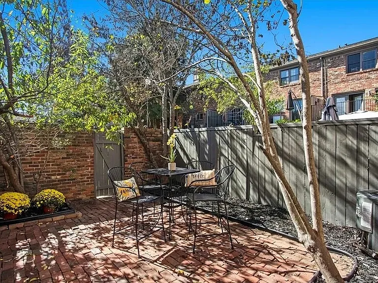3121 Colonial Way #E — Photo 15