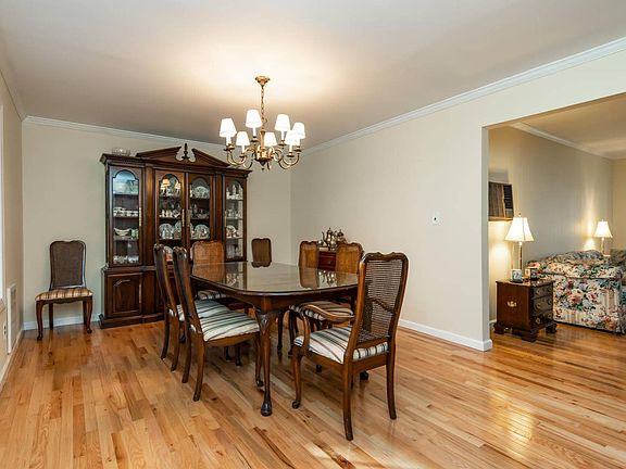 5th image of 104 Walsh Ln